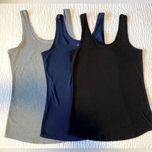 Set of tank tops